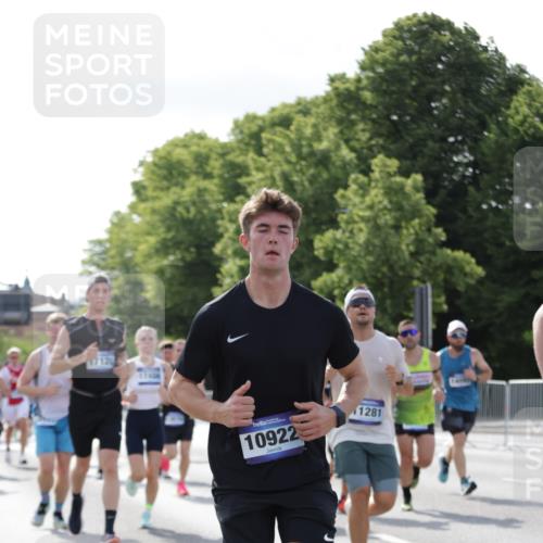 29.06.2025 - hella hamburg halbmarathon Jannik Wohlers http://msf.ph/oto/8217692 29.06.2025 09:50:11 Lombardsbrücke 1209, 1358, 1688, 1697, 1700, 1882, 2675, 2719, 2826, 3626, 4205, 4229, 4380, 4398, 5472, 5508, 5745, 6458, 6529, 6649, 7026, 8450, 8958, 9017, 9116, 9365, 10064, 10218, 10783, 10922, 11281, 11305, 11379, 11491, 11619, 13446, 13876, 14012, 14092, 14272, 14783, 14798, 15257, 15493, 15888, 15921, 16249, 16301, 16697, 16820, 16992, 17120, 17251, 17486, 17516, 17632, 18449, 18491, 18723, 18803, 19020, 19046, 19116 meine-sportfotos.de