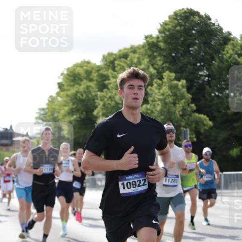 29.06.2025 - hella hamburg halbmarathon Jannik Wohlers http://msf.ph/oto/8217709 29.06.2025 09:50:11 Lombardsbrücke 1209, 1358, 1688, 1697, 1700, 1882, 2675, 2719, 2826, 3626, 4205, 4229, 4380, 4398, 5472, 5508, 5745, 6458, 6529, 6649, 7026, 8450, 8958, 9017, 9116, 9365, 10064, 10218, 10783, 10922, 11281, 11305, 11379, 11491, 11619, 13446, 13876, 14012, 14092, 14272, 14783, 14798, 15257, 15493, 15888, 15921, 16249, 16301, 16697, 16820, 16992, 17120, 17251, 17486, 17516, 17632, 18449, 18491, 18723, 18803, 19020, 19046, 19116 meine-sportfotos.de