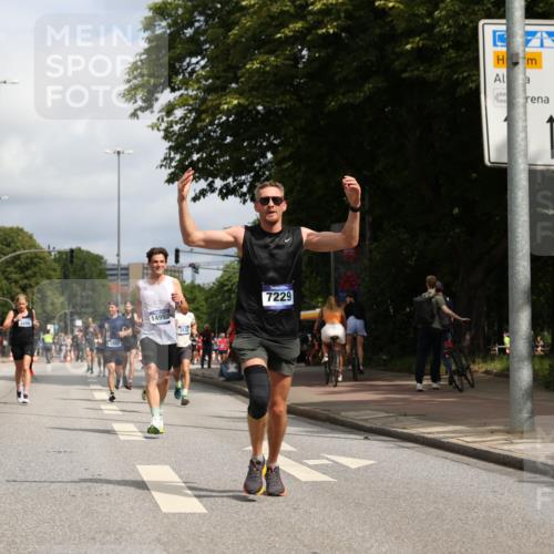 29.06.2025 - hella hamburg halbmarathon Yannick Fuchs http://msf.ph/oto/8217763 29.06.2025 10:32:56 20KM 1042, 1615, 1688, 1710, 2296, 2745, 2849, 3530, 4148, 5091, 6095, 7110, 7229, 8002, 8091, 8571, 9171, 11049, 11952, 12915, 13755, 14274, 14688, 14992, 16075, 17623, 18276, 18529, 18584, 18723, 18761 meine-sportfotos.de