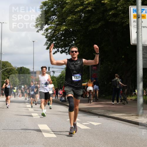 29.06.2025 - hella hamburg halbmarathon Yannick Fuchs http://msf.ph/oto/8217775 29.06.2025 10:32:56 20KM 1042, 1615, 1688, 1710, 2296, 2745, 2849, 3530, 4148, 5091, 6095, 7110, 7229, 8002, 8091, 8571, 9171, 11049, 11952, 12915, 13755, 14274, 14688, 14992, 16075, 17623, 18276, 18529, 18584, 18723, 18761 meine-sportfotos.de