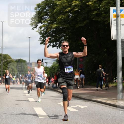 29.06.2025 - hella hamburg halbmarathon Yannick Fuchs http://msf.ph/oto/8217827 29.06.2025 10:32:56 20KM 1042, 1615, 1688, 1710, 2296, 2745, 2849, 3530, 4148, 5091, 6095, 7110, 7229, 8002, 8091, 8571, 9171, 11049, 11952, 12915, 13755, 14274, 14688, 14992, 16075, 17623, 18276, 18529, 18584, 18723, 18761 meine-sportfotos.de