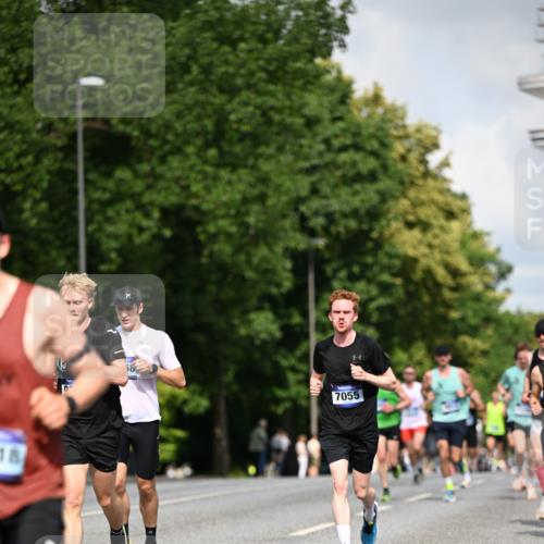 29.06.2025 - hella hamburg halbmarathon Dr. Thomas Lammeyer http://msf.ph/oto/8217870 29.06.2025 09:49:22 Kennedybrücke 1894, 2525, 3843, 4463, 4812, 5042, 5550, 6169, 6495, 6878, 7055, 7186, 7845, 8062, 8784, 9345, 10453, 10484, 11199 meine-sportfotos.de