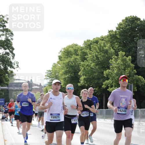 29.06.2025 - hella hamburg halbmarathon Jannik Wohlers http://msf.ph/oto/8217874 29.06.2025 09:50:14 Lombardsbrücke 1209, 1358, 1697, 1700, 1882, 2675, 2719, 3626, 4205, 4229, 4380, 5472, 5508, 5745, 6080, 6458, 6529, 6649, 7026, 8958, 9116, 10064, 10218, 10783, 10922, 11281, 11305, 11379, 11491, 11619, 11731, 13446, 13876, 14012, 14092, 14272, 14783, 14798, 15421, 15493, 15623, 15888, 15921, 16249, 16301, 16820, 16992, 17120, 17251, 17486, 17516, 17623, 17632, 17726, 18449, 18491, 18723, 18803, 19020, 19046, 19116 meine-sportfotos.de