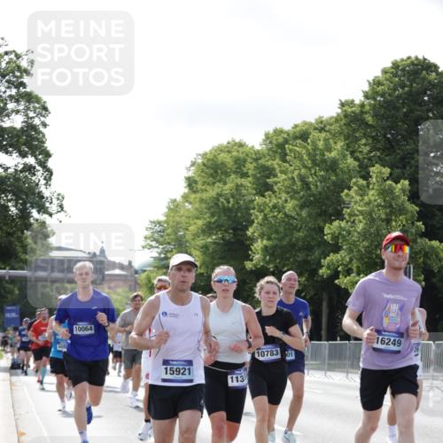 29.06.2025 - hella hamburg halbmarathon Jannik Wohlers http://msf.ph/oto/8217885 29.06.2025 09:50:15 Lombardsbrücke 1209, 1358, 1697, 1700, 1882, 2675, 2719, 3626, 4205, 4229, 4380, 5472, 5508, 5745, 5752, 5916, 6080, 6458, 6529, 6686, 6687, 7026, 8958, 9116, 10064, 10783, 10922, 11281, 11284, 11305, 11379, 11491, 11619, 11731, 13446, 13876, 14012, 14092, 14272, 14555, 14783, 14798, 15297, 15421, 15493, 15623, 15888, 15921, 16249, 16301, 16820, 16992, 17120, 17251, 17486, 17516, 17623, 17632, 17726, 18449, 18491, 18723, 18803, 19020, 19046 meine-sportfotos.de