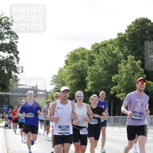 29.06.2025 - hella hamburg halbmarathon Jannik Wohlers http://msf.ph/oto/8217892 29.06.2025 09:50:15 Lombardsbrücke 1209, 1358, 1697, 1700, 1882, 2675, 2719, 3626, 4205, 4229, 4380, 5472, 5508, 5745, 5752, 5916, 6080, 6458, 6529, 6686, 6687, 7026, 8958, 9116, 10064, 10783, 10922, 11281, 11284, 11305, 11379, 11491, 11619, 11731, 13446, 13876, 14012, 14092, 14272, 14555, 14783, 14798, 15297, 15421, 15493, 15623, 15888, 15921, 16249, 16301, 16820, 16992, 17120, 17251, 17486, 17516, 17623, 17632, 17726, 18449, 18491, 18723, 18803, 19020, 19046 meine-sportfotos.de