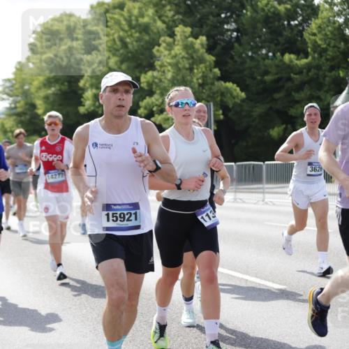 29.06.2025 - hella hamburg halbmarathon Jannik Wohlers http://msf.ph/oto/8217911 29.06.2025 09:50:15 Lombardsbrücke 1209, 1358, 1697, 1700, 1882, 2675, 2719, 3626, 4205, 4229, 4380, 5472, 5508, 5745, 5752, 5916, 6080, 6458, 6529, 6686, 6687, 7026, 8958, 9116, 10064, 10783, 10922, 11281, 11284, 11305, 11379, 11491, 11619, 11731, 13446, 13876, 14012, 14092, 14272, 14555, 14783, 14798, 15297, 15421, 15493, 15623, 15888, 15921, 16249, 16301, 16820, 16992, 17120, 17251, 17486, 17516, 17623, 17632, 17726, 18449, 18491, 18723, 18803, 19020, 19046 meine-sportfotos.de