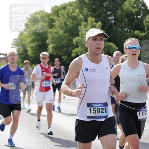 29.06.2025 - hella hamburg halbmarathon Jannik Wohlers http://msf.ph/oto/8217925 29.06.2025 09:50:16 Lombardsbrücke 1209, 1358, 1697, 1700, 1882, 2675, 2719, 3626, 4205, 4229, 4380, 4893, 5472, 5508, 5745, 5752, 5916, 6080, 6458, 6529, 6686, 6687, 7026, 8958, 9116, 10064, 10783, 10922, 11281, 11284, 11305, 11379, 11491, 11731, 13446, 13876, 14012, 14092, 14272, 14555, 14783, 14798, 15297, 15421, 15493, 15623, 15888, 15921, 16249, 16301, 16599, 16820, 16992, 17120, 17251, 17486, 17516, 17623, 17632, 17726, 18449, 18491, 18723, 18803, 19020, 19046 meine-sportfotos.de