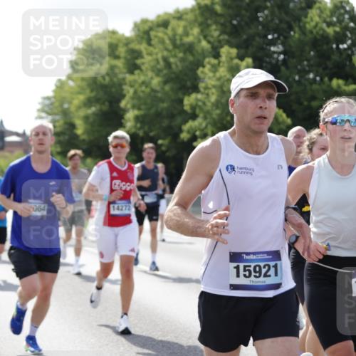 29.06.2025 - hella hamburg halbmarathon Jannik Wohlers http://msf.ph/oto/8217932 29.06.2025 09:50:16 Lombardsbrücke 1209, 1358, 1697, 1700, 1882, 2675, 2719, 3626, 4205, 4229, 4380, 4893, 5472, 5508, 5745, 5752, 5916, 6080, 6458, 6529, 6686, 6687, 7026, 8958, 9116, 10064, 10783, 10922, 11281, 11284, 11305, 11379, 11491, 11731, 13446, 13876, 14012, 14092, 14272, 14555, 14783, 14798, 15297, 15421, 15493, 15623, 15888, 15921, 16249, 16301, 16599, 16820, 16992, 17120, 17251, 17486, 17516, 17623, 17632, 17726, 18449, 18491, 18723, 18803, 19020, 19046 meine-sportfotos.de