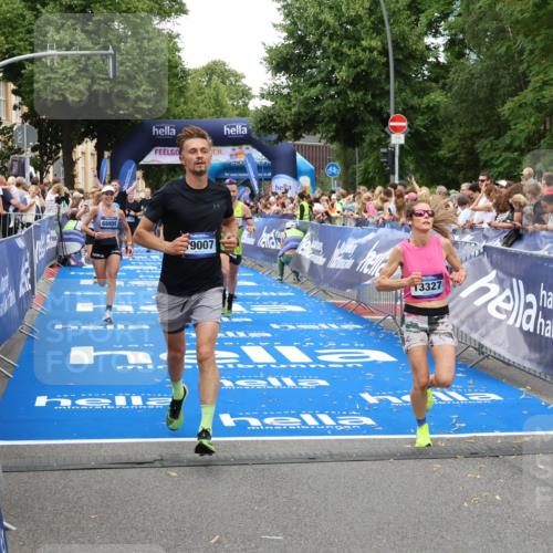 29.06.2025 - hella hamburg halbmarathon Zöllner http://msf.ph/oto/8217942 29.06.2025 10:51:45 Ziel 6286, 7224, 8819, 13327, 14012, 14458, 15496, 15727, 15831, 15899, 17682, 19020, 19053 meine-sportfotos.de