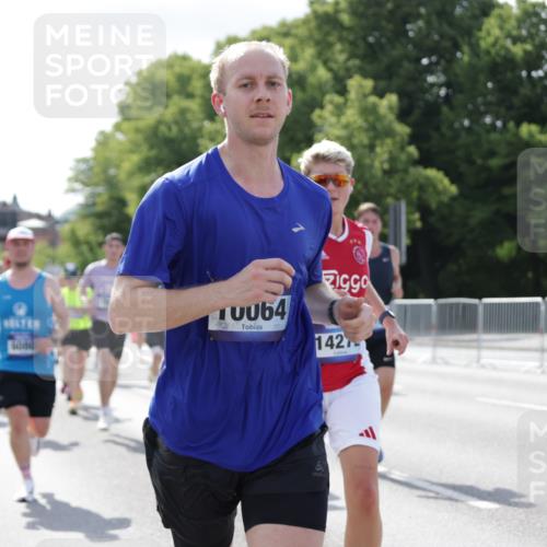 29.06.2025 - hella hamburg halbmarathon Jannik Wohlers http://msf.ph/oto/8217995 29.06.2025 09:50:17 Lombardsbrücke 1209, 1358, 1697, 1700, 1882, 2675, 2719, 3626, 4205, 4229, 4380, 4893, 5472, 5508, 5745, 5752, 5916, 6080, 6458, 6529, 6686, 6687, 7026, 8958, 9116, 10064, 10783, 10922, 11281, 11284, 11305, 11379, 11491, 11731, 13446, 13876, 14012, 14092, 14272, 14555, 14783, 14798, 15297, 15421, 15623, 15888, 15921, 16249, 16301, 16599, 16820, 16992, 17120, 17251, 17486, 17516, 17623, 17726, 18449, 18491, 18723, 18803, 19020, 19046 meine-sportfotos.de