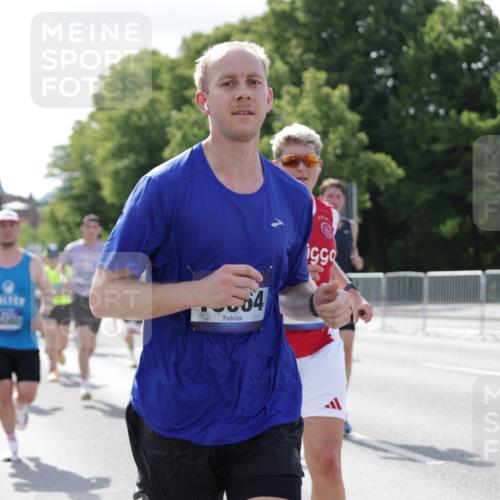 29.06.2025 - hella hamburg halbmarathon Jannik Wohlers http://msf.ph/oto/8218015 29.06.2025 09:50:17 Lombardsbrücke 1209, 1358, 1697, 1700, 1882, 2675, 2719, 3626, 4205, 4229, 4380, 4893, 5472, 5508, 5745, 5752, 5916, 6080, 6458, 6529, 6686, 6687, 7026, 8958, 9116, 10064, 10783, 10922, 11281, 11284, 11305, 11379, 11491, 11731, 13446, 13876, 14012, 14092, 14272, 14555, 14783, 14798, 15297, 15421, 15623, 15888, 15921, 16249, 16301, 16599, 16820, 16992, 17120, 17251, 17486, 17516, 17623, 17726, 18449, 18491, 18723, 18803, 19020, 19046 meine-sportfotos.de