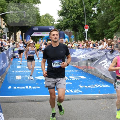 29.06.2025 - hella hamburg halbmarathon Zöllner http://msf.ph/oto/8218041 29.06.2025 10:51:45 Ziel 6286, 7224, 8819, 13327, 14012, 14458, 15496, 15727, 15831, 15899, 17682, 19020, 19053 meine-sportfotos.de