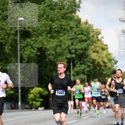 29.06.2025 - hella hamburg halbmarathon Dr. Thomas Lammeyer http://msf.ph/oto/8218060 29.06.2025 09:49:23 Kennedybrücke 1894, 2525, 3809, 3843, 4463, 4812, 5042, 5550, 6169, 6495, 6878, 7055, 7186, 7845, 8062, 8784, 8956, 9345, 10453, 10484, 10929, 11199 meine-sportfotos.de