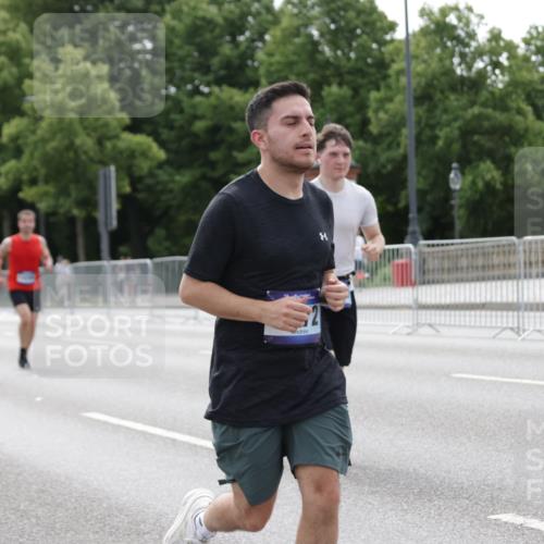 29.06.2025 - hella hamburg halbmarathon Jannik Wohlers http://msf.ph/oto/8218129 29.06.2025 10:27:10 Lombardsbrücke 2080, 3389, 4372, 5285, 6214, 7764, 7978, 8085, 10158, 10412, 10413, 11256, 12500, 14206, 16838, 17427, 17791, 18012, 18097, 18301, 18766 meine-sportfotos.de