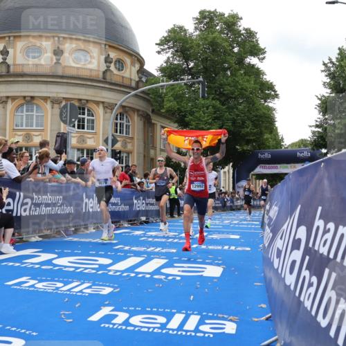 29.06.2025 - hella hamburg halbmarathon Strokosch-Dieckow http://msf.ph/oto/8218182 29.06.2025 10:27:00 Ziel 9079, 12641, 12992, 13780, 13956, 14828, 15023, 15671, 19050 meine-sportfotos.de