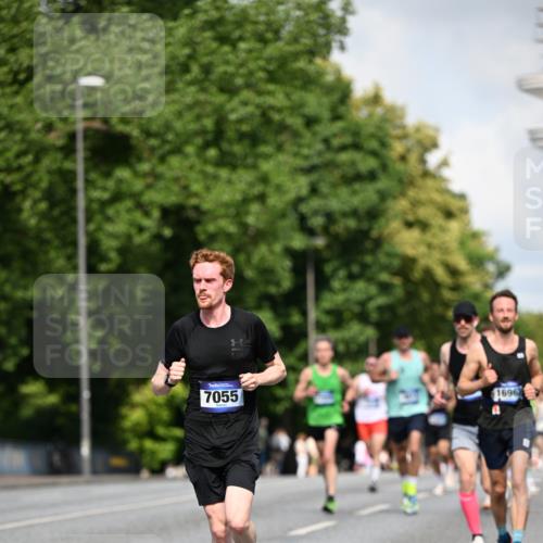 29.06.2025 - hella hamburg halbmarathon Dr. Thomas Lammeyer http://msf.ph/oto/8218216 29.06.2025 09:49:23 Kennedybrücke 1894, 2525, 3809, 3843, 4463, 4812, 5042, 5550, 6169, 6495, 6878, 7055, 7186, 7845, 8062, 8784, 8956, 9345, 10453, 10484, 10929, 11199 meine-sportfotos.de