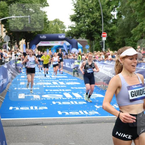 29.06.2025 - hella hamburg halbmarathon Zöllner http://msf.ph/oto/8218292 29.06.2025 10:51:47 Ziel 2396, 6286, 7224, 8710, 8819, 12224, 14012, 14458, 15496, 15727, 15831, 15899, 16907, 17682, 19020, 19053 meine-sportfotos.de