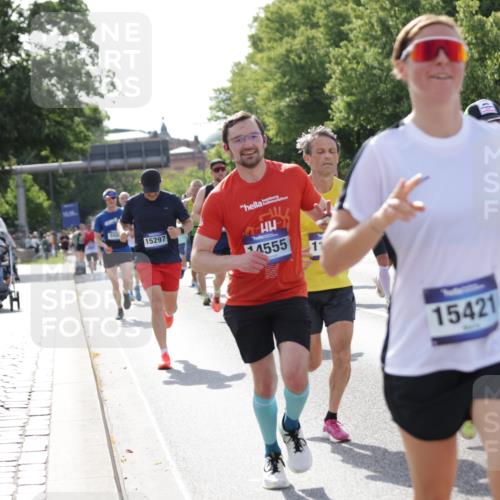 29.06.2025 - hella hamburg halbmarathon Jannik Wohlers http://msf.ph/oto/8218300 29.06.2025 09:50:21 Lombardsbrücke 1209, 1358, 1697, 1700, 2546, 3056, 3626, 4205, 4229, 4380, 4893, 5026, 5472, 5506, 5508, 5752, 5916, 6080, 6686, 6687, 7026, 7110, 8574, 8958, 10064, 10783, 10922, 11281, 11284, 11305, 11731, 13446, 13876, 13897, 14012, 14092, 14272, 14555, 14783, 15297, 15372, 15421, 15556, 15623, 15888, 15921, 16249, 16301, 16599, 16689, 17120, 17251, 17486, 17516, 17623, 17726, 18442, 18449, 18491, 18559, 18723, 18803, 19020, 19046 meine-sportfotos.de