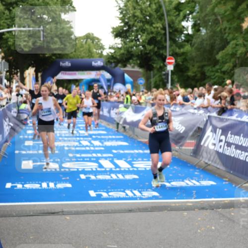 29.06.2025 - hella hamburg halbmarathon Zöllner http://msf.ph/oto/8218303 29.06.2025 10:51:47 Ziel 2396, 6286, 7224, 8710, 8819, 12224, 14012, 14458, 15496, 15727, 15831, 15899, 16907, 17682, 19020, 19053 meine-sportfotos.de