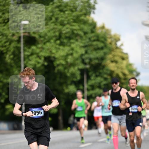 29.06.2025 - hella hamburg halbmarathon Dr. Thomas Lammeyer http://msf.ph/oto/8218313 29.06.2025 09:49:24 Kennedybrücke 1894, 2525, 3809, 3843, 3955, 4463, 4812, 5042, 5550, 6169, 6495, 7055, 7186, 7845, 8062, 8784, 8956, 9345, 10453, 10484, 10929, 11199 meine-sportfotos.de