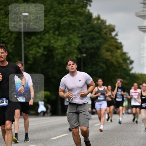 29.06.2025 - hella hamburg halbmarathon Dr. Thomas Lammeyer http://msf.ph/oto/8218367 29.06.2025 10:12:54 Kennedybrücke 1147, 1188, 2427, 2978, 3762, 4859, 5885, 6590, 6674, 7198, 7348, 7453, 9457, 9718, 9823, 9951, 9958, 9966, 10035, 10092, 10194, 10609, 10857 meine-sportfotos.de