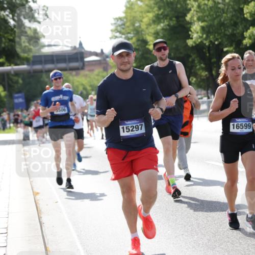 29.06.2025 - hella hamburg halbmarathon Jannik Wohlers http://msf.ph/oto/8218371 29.06.2025 09:50:22 Lombardsbrücke 1209, 1697, 2546, 3056, 3626, 4205, 4380, 4893, 5026, 5472, 5506, 5508, 5752, 5916, 6080, 6686, 6687, 7026, 7110, 8574, 8958, 10064, 10783, 10922, 11281, 11284, 11305, 11731, 13446, 13876, 13897, 14012, 14092, 14272, 14555, 14924, 15297, 15372, 15421, 15556, 15623, 15888, 15921, 16249, 16301, 16599, 16689, 17120, 17251, 17486, 17623, 17726, 18442, 18449, 18491, 18559, 18803, 19020 meine-sportfotos.de