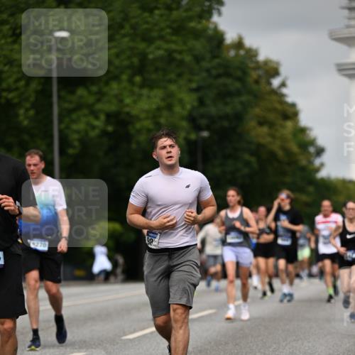 29.06.2025 - hella hamburg halbmarathon Dr. Thomas Lammeyer http://msf.ph/oto/8218384 29.06.2025 10:12:54 Kennedybrücke 1147, 1188, 2427, 2978, 3762, 4859, 5885, 6590, 6674, 7198, 7348, 7453, 9457, 9718, 9823, 9951, 9958, 9966, 10035, 10092, 10194, 10609, 10857 meine-sportfotos.de
