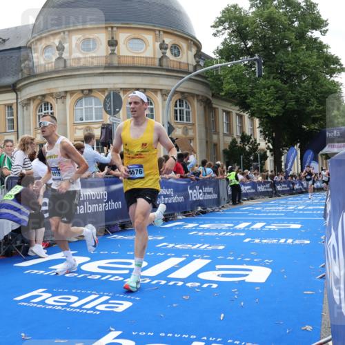 29.06.2025 - hella hamburg halbmarathon Strokosch-Dieckow http://msf.ph/oto/8218389 29.06.2025 10:27:27 Ziel 4678, 9804, 12341, 13941, 14019, 15576, 18567, 19114 meine-sportfotos.de