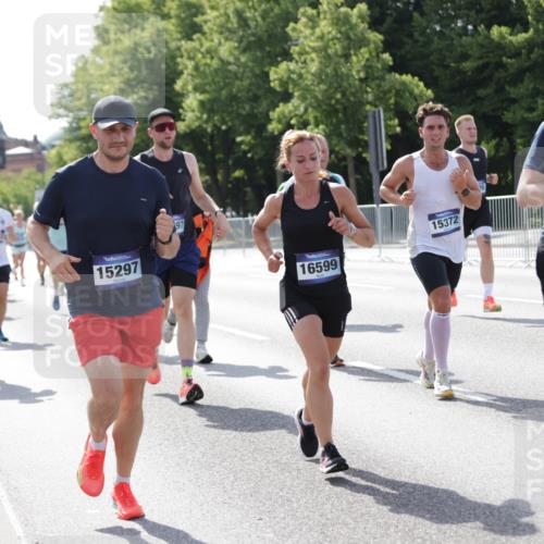 29.06.2025 - hella hamburg halbmarathon Jannik Wohlers http://msf.ph/oto/8218390 29.06.2025 09:50:23 Lombardsbrücke 1209, 1441, 2546, 3056, 3626, 4205, 4893, 5026, 5472, 5506, 5508, 5752, 5916, 6080, 6686, 6687, 7026, 7110, 8574, 8958, 10064, 10783, 10922, 11281, 11284, 11305, 11731, 13446, 13876, 13897, 14012, 14092, 14272, 14555, 14924, 15297, 15372, 15421, 15556, 15623, 15888, 15921, 16249, 16301, 16599, 16689, 17120, 17251, 17486, 17623, 17726, 18045, 18442, 18449, 18491, 18559, 18803, 19020 meine-sportfotos.de