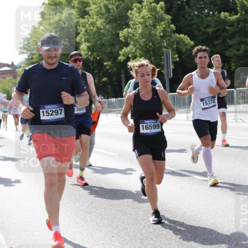 29.06.2025 - hella hamburg halbmarathon Jannik Wohlers http://msf.ph/oto/8218415 29.06.2025 09:50:23 Lombardsbrücke 1209, 1441, 2546, 3056, 3626, 4205, 4893, 5026, 5472, 5506, 5508, 5752, 5916, 6080, 6686, 6687, 7026, 7110, 8574, 8958, 10064, 10783, 10922, 11281, 11284, 11305, 11731, 13446, 13876, 13897, 14012, 14092, 14272, 14555, 14924, 15297, 15372, 15421, 15556, 15623, 15888, 15921, 16249, 16301, 16599, 16689, 17120, 17251, 17486, 17623, 17726, 18045, 18442, 18449, 18491, 18559, 18803, 19020 meine-sportfotos.de