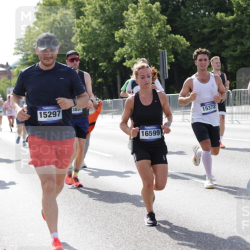 29.06.2025 - hella hamburg halbmarathon Jannik Wohlers http://msf.ph/oto/8218424 29.06.2025 09:50:23 Lombardsbrücke 1209, 1441, 2546, 3056, 3626, 4205, 4893, 5026, 5472, 5506, 5508, 5752, 5916, 6080, 6686, 6687, 7026, 7110, 8574, 8958, 10064, 10783, 10922, 11281, 11284, 11305, 11731, 13446, 13876, 13897, 14012, 14092, 14272, 14555, 14924, 15297, 15372, 15421, 15556, 15623, 15888, 15921, 16249, 16301, 16599, 16689, 17120, 17251, 17486, 17623, 17726, 18045, 18442, 18449, 18491, 18559, 18803, 19020 meine-sportfotos.de