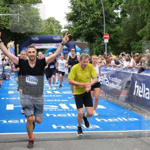 29.06.2025 - hella hamburg halbmarathon Zöllner http://msf.ph/oto/8218425 29.06.2025 10:51:50 Ziel 2396, 6286, 7224, 8710, 8819, 9793, 9959, 12224, 15427, 15727, 15831, 15899, 16907, 17682, 19053, 19137 meine-sportfotos.de