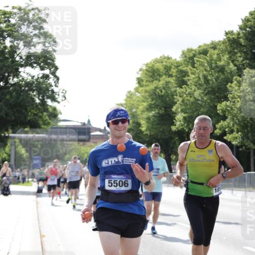 29.06.2025 - hella hamburg halbmarathon Jannik Wohlers http://msf.ph/oto/8218477 29.06.2025 09:50:25 Lombardsbrücke 1441, 2546, 3056, 3626, 3947, 4893, 5026, 5506, 5508, 5752, 5916, 6080, 6429, 6639, 6686, 6687, 7110, 8091, 8574, 8958, 10064, 10783, 10922, 11281, 11284, 11305, 11731, 13446, 13876, 13897, 14012, 14092, 14272, 14274, 14484, 14555, 14924, 15297, 15372, 15421, 15556, 15623, 15888, 15921, 16249, 16301, 16599, 16689, 17120, 17486, 17623, 17726, 18045, 18192, 18442, 18491, 18559, 18803, 19020 meine-sportfotos.de