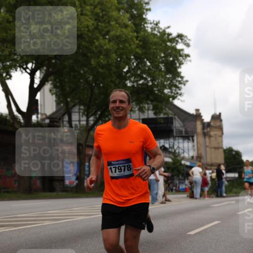 29.06.2025 - hella hamburg halbmarathon Yannick Fuchs http://msf.ph/oto/8218483 29.06.2025 10:45:55 20KM 2287, 2364, 2396, 2397, 2595, 2670, 2818, 4140, 4814, 5008, 5102, 6286, 6657, 6776, 7409, 7724, 7786, 8371, 8413, 8710, 8856, 9074, 9082, 9656, 9869, 11551, 11791, 12224, 12367, 12580, 13015, 13047, 13051, 13726, 13792, 14122, 14561, 14865, 14994, 15356, 15643, 15727, 15829, 15831, 16003, 16179, 16591, 17033, 17682, 17815, 17962, 17978, 17997, 18019, 18475, 18869, 18982 meine-sportfotos.de
