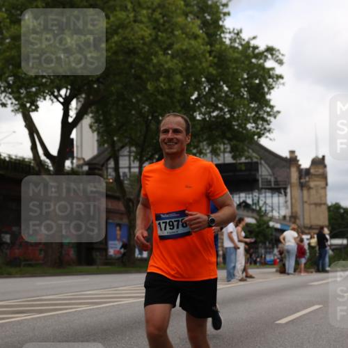 29.06.2025 - hella hamburg halbmarathon Yannick Fuchs http://msf.ph/oto/8218487 29.06.2025 10:45:55 20KM 2287, 2364, 2396, 2397, 2595, 2670, 2818, 4140, 4814, 5008, 5102, 6286, 6657, 6776, 7409, 7724, 7786, 8371, 8413, 8710, 8856, 9074, 9082, 9656, 9869, 11551, 11791, 12224, 12367, 12580, 13015, 13047, 13051, 13726, 13792, 14122, 14561, 14865, 14994, 15356, 15643, 15727, 15829, 15831, 16003, 16179, 16591, 17033, 17682, 17815, 17962, 17978, 17997, 18019, 18475, 18869, 18982 meine-sportfotos.de