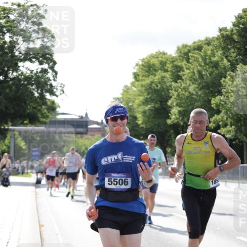 29.06.2025 - hella hamburg halbmarathon Jannik Wohlers http://msf.ph/oto/8218494 29.06.2025 09:50:25 Lombardsbrücke 1441, 2546, 3056, 3626, 3947, 4893, 5026, 5506, 5508, 5752, 5916, 6080, 6429, 6639, 6686, 6687, 7110, 8091, 8574, 8958, 10064, 10783, 10922, 11281, 11284, 11305, 11731, 13446, 13876, 13897, 14012, 14092, 14272, 14274, 14484, 14555, 14924, 15297, 15372, 15421, 15556, 15623, 15888, 15921, 16249, 16301, 16599, 16689, 17120, 17486, 17623, 17726, 18045, 18192, 18442, 18491, 18559, 18803, 19020 meine-sportfotos.de