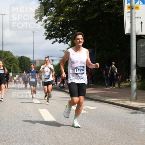 29.06.2025 - hella hamburg halbmarathon Yannick Fuchs http://msf.ph/oto/8218542 29.06.2025 10:32:58 20KM 1042, 1615, 1688, 1710, 2262, 2296, 2745, 2849, 3530, 4148, 5091, 5248, 6095, 7110, 7229, 8002, 8091, 9171, 11049, 11379, 11952, 12915, 13755, 14688, 14992, 16075, 17623, 18276, 18529, 18584, 18761 meine-sportfotos.de