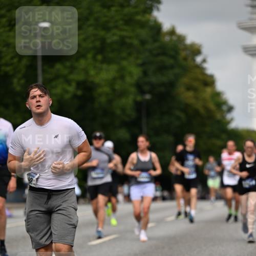 29.06.2025 - hella hamburg halbmarathon Dr. Thomas Lammeyer http://msf.ph/oto/8218614 29.06.2025 10:12:55 Kennedybrücke 1147, 1188, 1823, 2427, 2978, 3762, 4859, 5885, 6590, 6674, 7198, 7348, 7453, 9457, 9718, 9823, 9951, 9958, 10035, 10092, 10194, 10609, 10857 meine-sportfotos.de