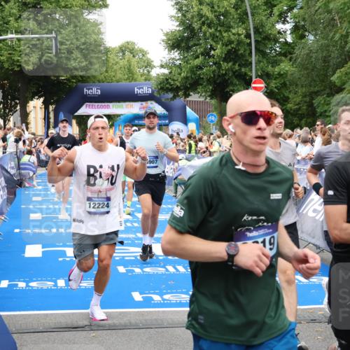 29.06.2025 - hella hamburg halbmarathon Zöllner http://msf.ph/oto/8218615 29.06.2025 10:51:55 Ziel 2396, 2818, 2823, 2880, 4297, 5102, 8710, 8856, 9793, 9959, 12224, 13799, 15427, 15690, 16907, 17815, 17962, 19137 meine-sportfotos.de