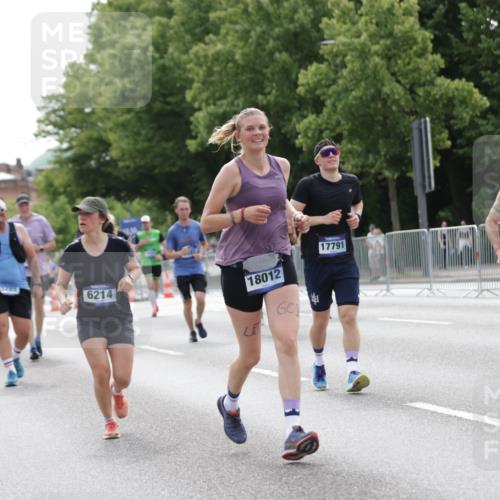 29.06.2025 - hella hamburg halbmarathon Jannik Wohlers http://msf.ph/oto/8218620 29.06.2025 10:27:12 Lombardsbrücke 2080, 3389, 4372, 5285, 6214, 7764, 7978, 8085, 9688, 10158, 10412, 10413, 11256, 12500, 13043, 14206, 16838, 17427, 17791, 18012, 18301, 18766 meine-sportfotos.de