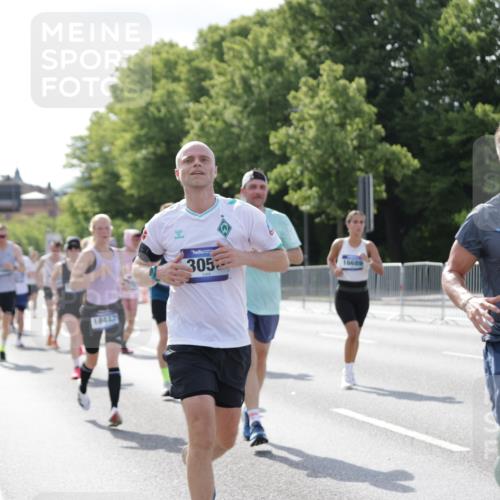 29.06.2025 - hella hamburg halbmarathon Jannik Wohlers http://msf.ph/oto/8218621 29.06.2025 09:50:27 Lombardsbrücke 1441, 1677, 2546, 3056, 3626, 3947, 4893, 5026, 5506, 5752, 5916, 6080, 6429, 6639, 6686, 6687, 7110, 7635, 8091, 8574, 9380, 10064, 10783, 11284, 11305, 11731, 13446, 13876, 13897, 14012, 14092, 14272, 14274, 14484, 14555, 14924, 15297, 15372, 15421, 15556, 15623, 15866, 15873, 15888, 15921, 16249, 16301, 16599, 16689, 17245, 17486, 17623, 17726, 18045, 18055, 18192, 18442, 18559, 18803, 19020 meine-sportfotos.de