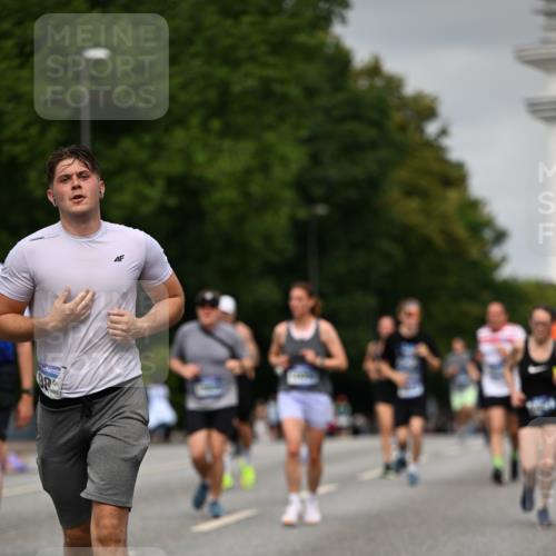 29.06.2025 - hella hamburg halbmarathon Dr. Thomas Lammeyer http://msf.ph/oto/8218628 29.06.2025 10:12:55 Kennedybrücke 1147, 1188, 1823, 2427, 2978, 3762, 4859, 5885, 6590, 6674, 7198, 7348, 7453, 9457, 9718, 9823, 9951, 9958, 10035, 10092, 10194, 10609, 10857 meine-sportfotos.de