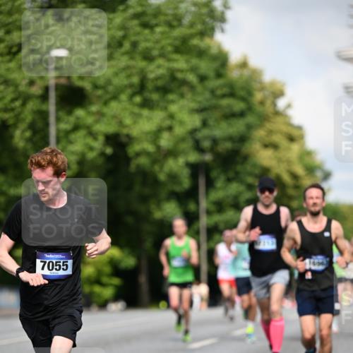 29.06.2025 - hella hamburg halbmarathon Dr. Thomas Lammeyer http://msf.ph/oto/8218681 29.06.2025 09:49:24 Kennedybrücke 1894, 2525, 3809, 3843, 3955, 4463, 4812, 5042, 5550, 6169, 6495, 7055, 7186, 7845, 8062, 8784, 8956, 9345, 10453, 10484, 10929, 11199 meine-sportfotos.de