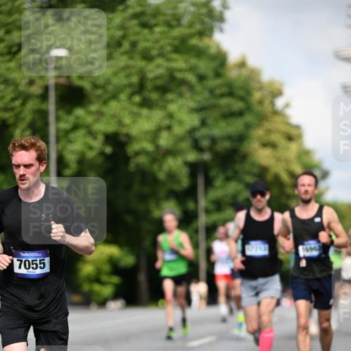 29.06.2025 - hella hamburg halbmarathon Dr. Thomas Lammeyer http://msf.ph/oto/8218694 29.06.2025 09:49:24 Kennedybrücke 1894, 2525, 3809, 3843, 3955, 4463, 4812, 5042, 5550, 6169, 6495, 7055, 7186, 7845, 8062, 8784, 8956, 9345, 10453, 10484, 10929, 11199 meine-sportfotos.de