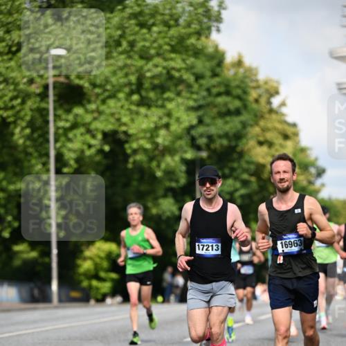 29.06.2025 - hella hamburg halbmarathon Dr. Thomas Lammeyer http://msf.ph/oto/8218716 29.06.2025 09:49:25 Kennedybrücke 1894, 2525, 3809, 3843, 3955, 4463, 4812, 5042, 6169, 6495, 7055, 7186, 7845, 8062, 8784, 8956, 9345, 10453, 10484, 10929, 11199 meine-sportfotos.de