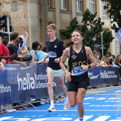 29.06.2025 - hella hamburg halbmarathon Strokosch-Dieckow http://msf.ph/oto/8218740 29.06.2025 10:27:44 Ziel 1122, 5367, 8731, 10655, 17893 meine-sportfotos.de