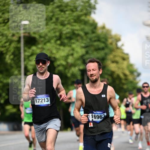 29.06.2025 - hella hamburg halbmarathon Dr. Thomas Lammeyer http://msf.ph/oto/8218786 29.06.2025 09:49:26 Kennedybrücke 1894, 2525, 3809, 3843, 3955, 4463, 4812, 5042, 6169, 6495, 7055, 7845, 8062, 8784, 8956, 9345, 10453, 10929, 11199 meine-sportfotos.de