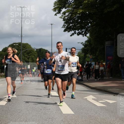 29.06.2025 - hella hamburg halbmarathon Yannick Fuchs http://msf.ph/oto/8218803 29.06.2025 10:32:59 20KM 1042, 1615, 1688, 1710, 2262, 2296, 2745, 2849, 3530, 4148, 5091, 5248, 6095, 7110, 7229, 8002, 8091, 11049, 11379, 11952, 12915, 13755, 14688, 14992, 16075, 17154, 17623, 17722, 18276, 18529, 18584, 18761 meine-sportfotos.de