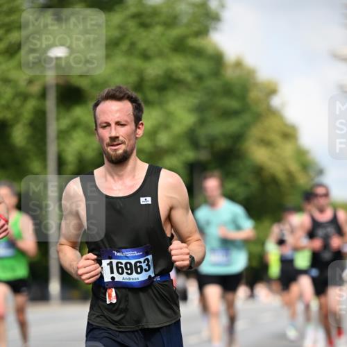 29.06.2025 - hella hamburg halbmarathon Dr. Thomas Lammeyer http://msf.ph/oto/8218806 29.06.2025 09:49:27 Kennedybrücke 1894, 2525, 3809, 3843, 3955, 4463, 4812, 5042, 6169, 6495, 7055, 7845, 8062, 8784, 8956, 9345, 10298, 10453, 10929, 11199 meine-sportfotos.de