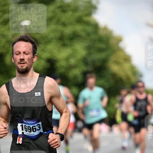 29.06.2025 - hella hamburg halbmarathon Dr. Thomas Lammeyer http://msf.ph/oto/8218826 29.06.2025 09:49:27 Kennedybrücke 1894, 2525, 3809, 3843, 3955, 4463, 4812, 5042, 6169, 6495, 7055, 7845, 8062, 8784, 8956, 9345, 10298, 10453, 10929, 11199 meine-sportfotos.de